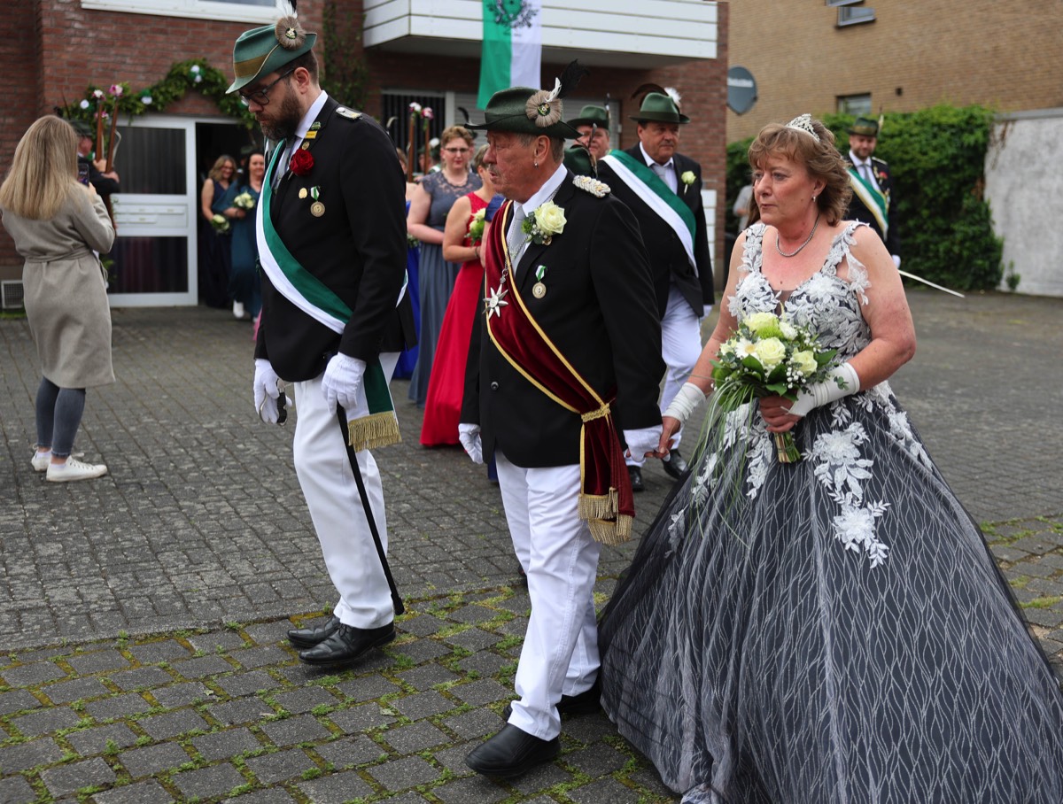 Ausmarsch des Königspaares02