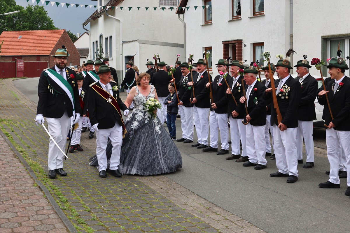 Ausmarsch des Königspaares08